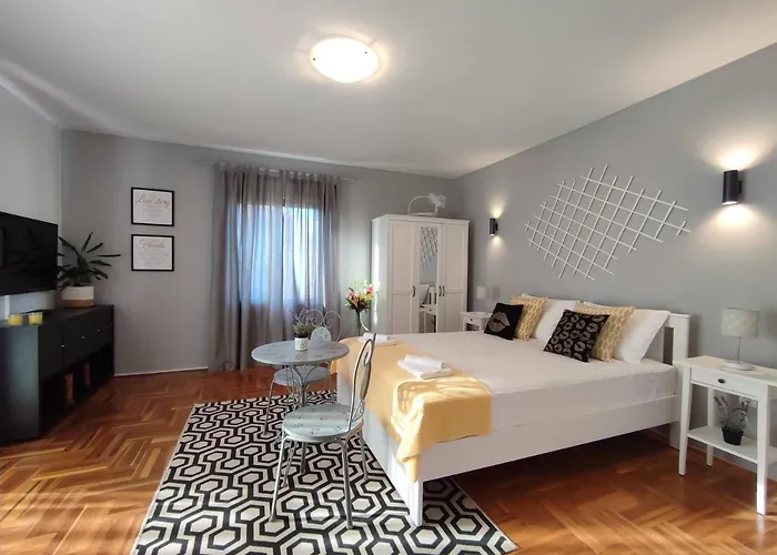 With Swimming Pool Razanj, - 16182