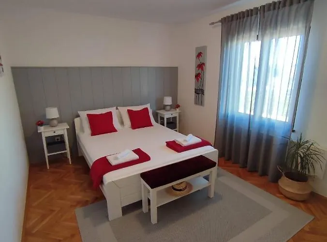 With Swimming Pool Razanj, - 16182 Daire